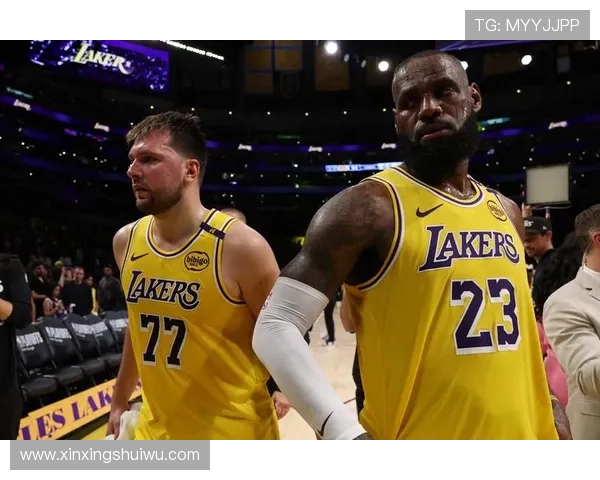 湖人队宣布签约新球员以加强阵容应对季后赛挑战 詹姆斯发声表态